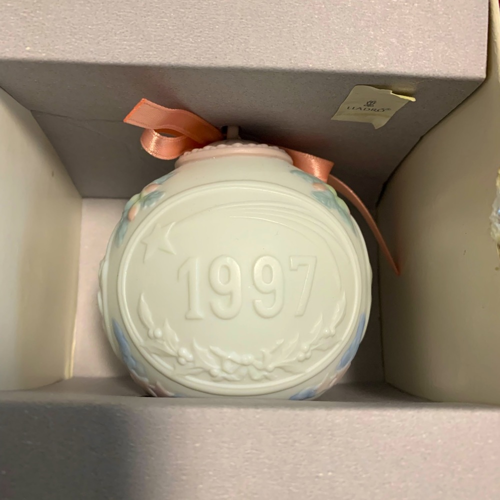 1997 Vintage collectible Lladro porcelain Christmas ornament